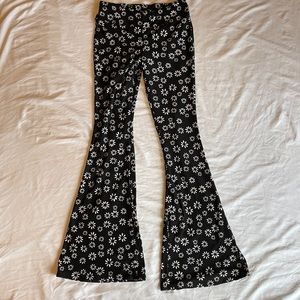 No Boundaries Stretchy Black & White Daisy Pants